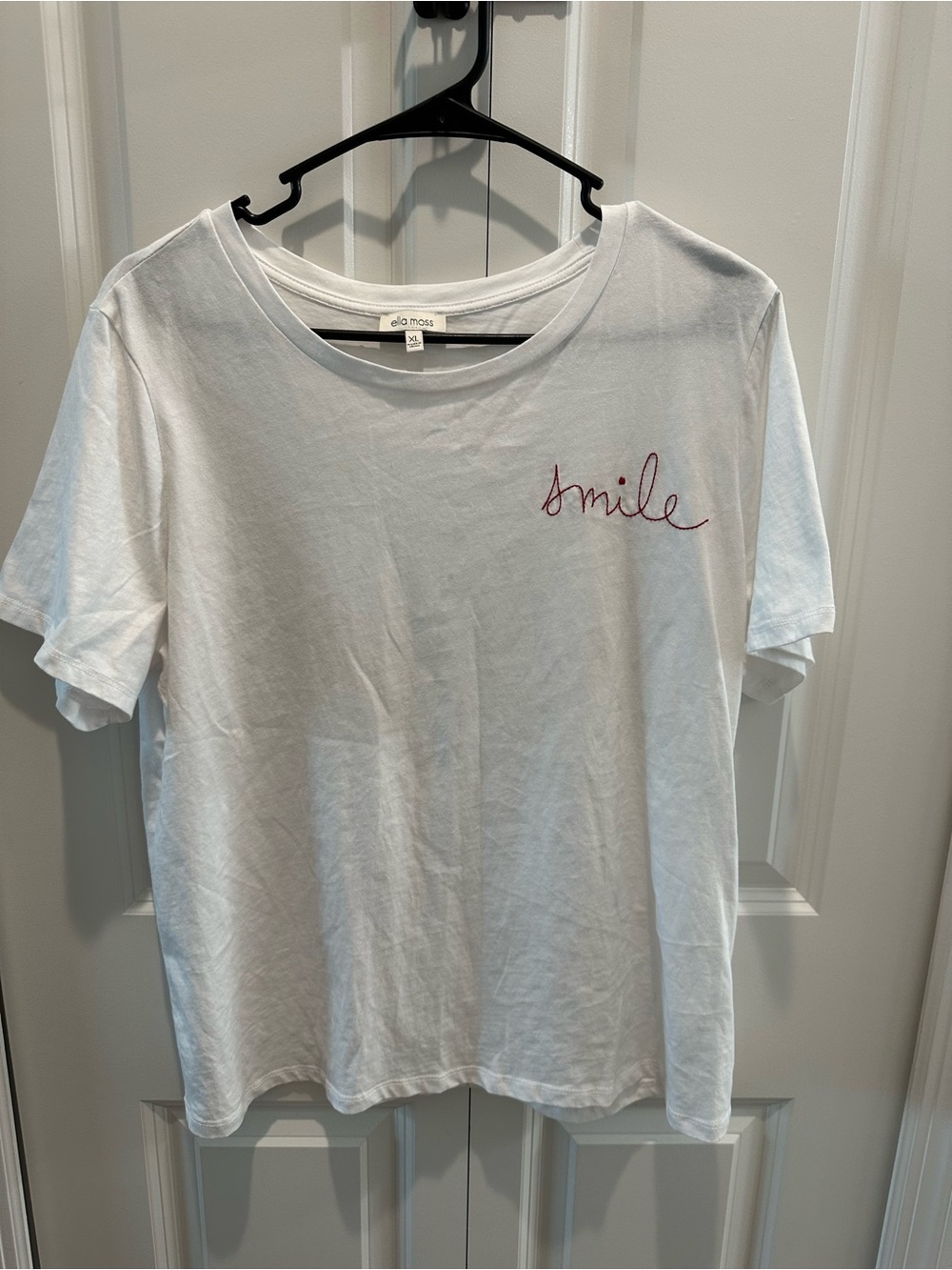 Ella Moss White Short-Sleeve Tee with Red "Smile" Embroidery